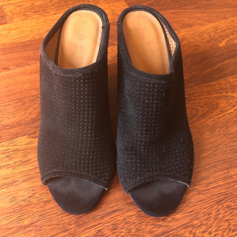 COPY - Super cute Seychelles suede wedges